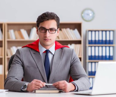 Ofiste çalışan süper kahraman iş adamı.