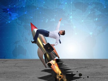 İş adamı roketle kaya boşluğundan uçuyor