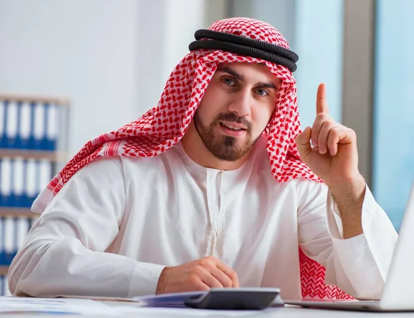 Arab businessman working on laptop computer — Stock Photo, Image