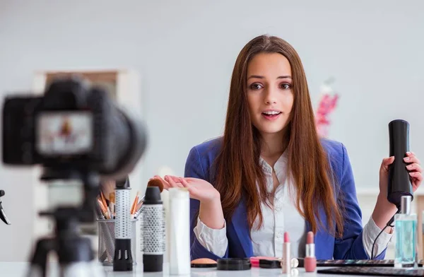 Beauty fashion blogger recording video — Stock Photo, Image