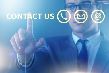 İş adamı iletişim kavramına baskı yapıyor