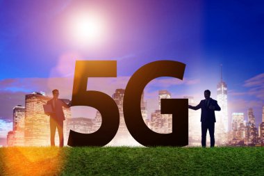 Siluetler ile 5G iletişim ağı kavramı