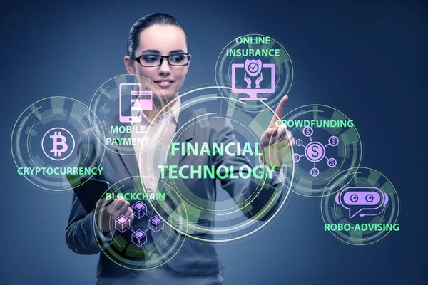 Affärskvinna inom finansteknologi fintech koncept — Stockfoto