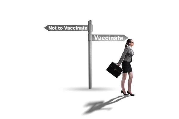 Бизнесвумен сталкивается с дилеммой вакцинации — стоковое фото