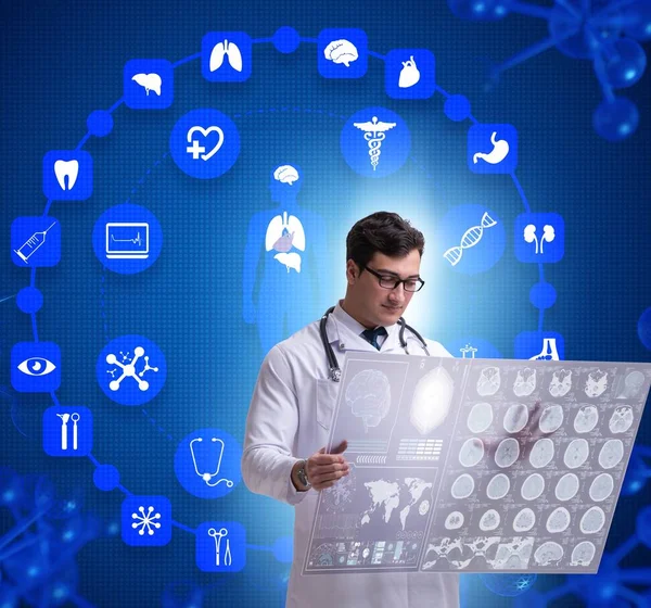 Telemedicine concept with doctor looking at x-ray image — Stock Photo, Image