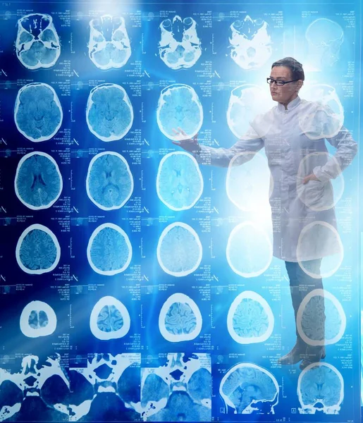 Woman doctor in telemedicine futuristic concept — Stock Photo, Image