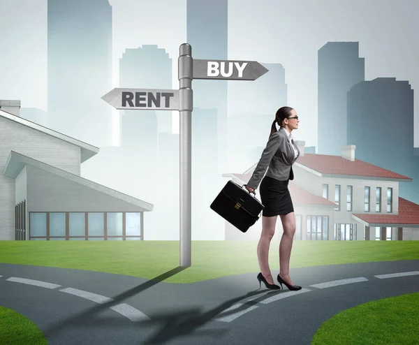 Businesswoman at crossroads betweem buying and renting — Stock Photo, Image