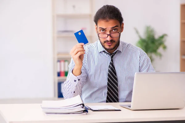 Young male employee in ecommerce concept — Stock Photo, Image