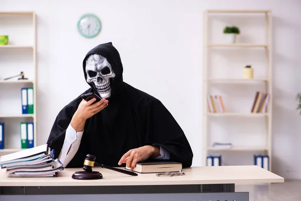 Demon judge working in the courthouse — Stock Photo, Image