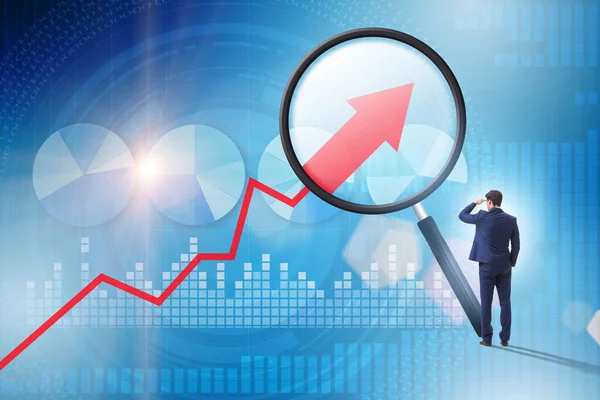 Concepto de crecimiento económico con gráfico y lupa —  Fotos de Stock