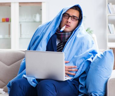 Hasta işadamı grip nedeniyle evden çalışıyor.