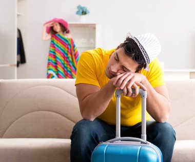 Aile tatili hazırlıyor.