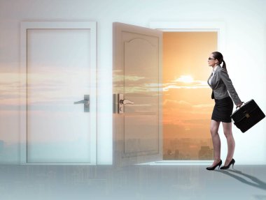 İş kadını birçok iş fırsatıyla karşı karşıya