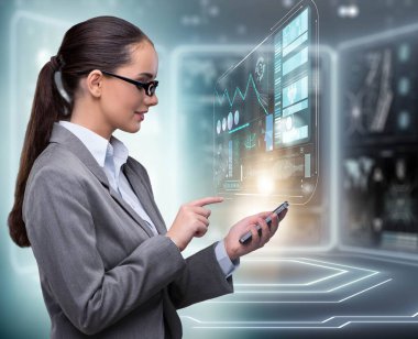 İnternet bankacılığı konseptinde bir kadın