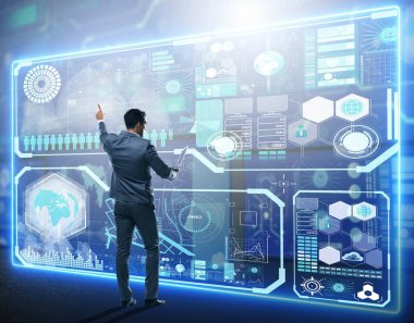 Büyük veri arayan iş adamı