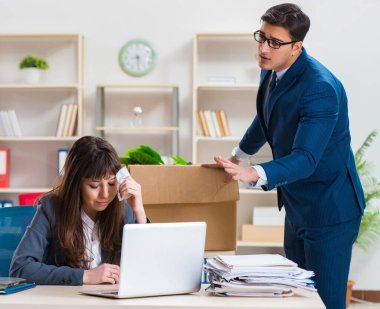 İşinden kovulan kişi.