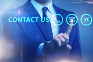 İş adamı iletişim kavramına baskı yapıyor