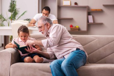 Salgın sırasında evde üç nesil