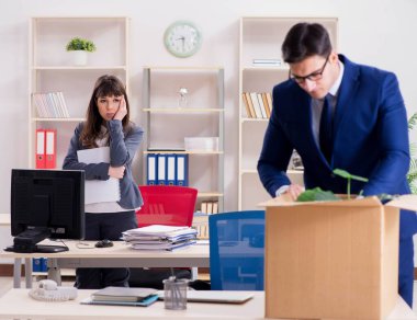 İşinden kovulan kişi.