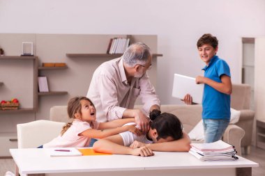 Salgın sırasında evde üç nesil