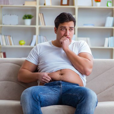 Diyet konseptinde şişman obez adam