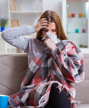 Evde grip hastası bir kadın var.