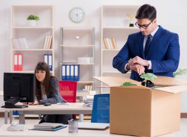 İşinden kovulan kişi.