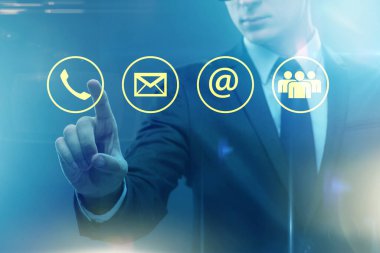 İş adamı iletişim kavramına baskı yapıyor