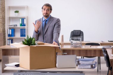 Genç erkek çalışanın işinden kovulması