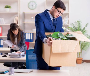 İşinden kovulan kişi.