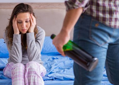 Sarhoş alkoliklerle aile içi şiddet kavramı