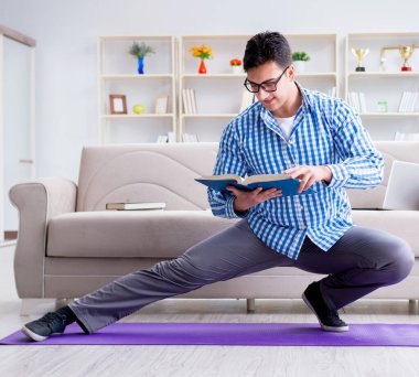 Üniversite sınavlarına hazırlanan genç öğrenci.