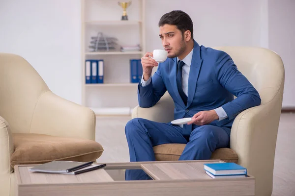 Young male employee waiting for business meeting — Stock Photo, Image