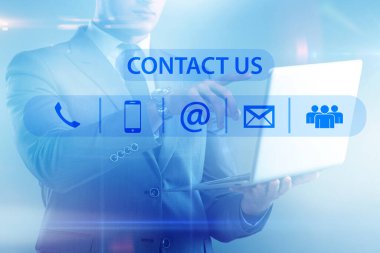 İş adamı iletişim kavramına baskı yapıyor