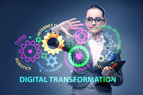 Empresario en concepto de transformación digital — Foto de Stock