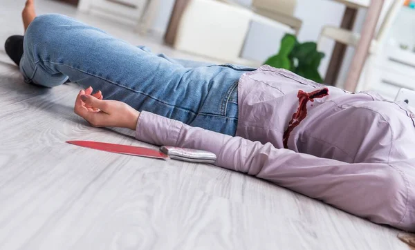 Dead woman on the floor after commiting suicide — Stock Photo, Image