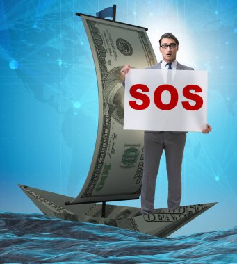 İş adamı teknedeki SOS mesajı için yardım istiyor.