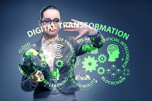 Empresario en concepto de transformación digital — Foto de Stock