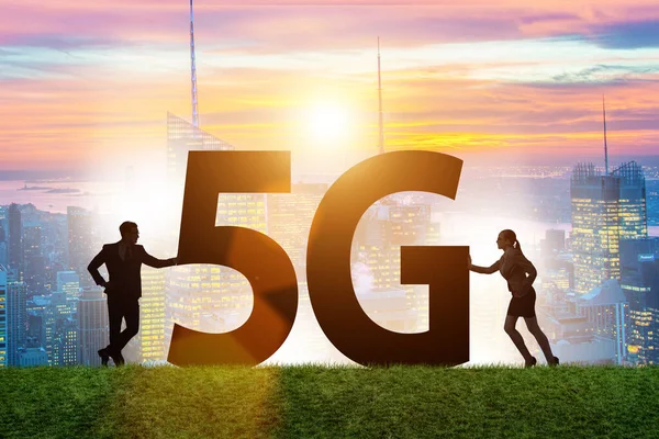 5G 네트워크 컨셉트와 실루엣 — 스톡 사진