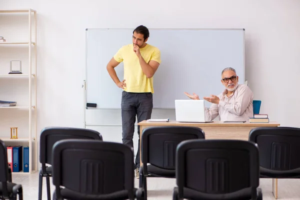 Young male student and experienced teacher in pandemic concept — Stock Photo, Image