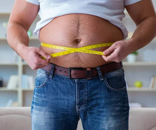 Χοντρός παχύσαρκος σε δίαιτα έννοια — Φωτογραφία Αρχείου
