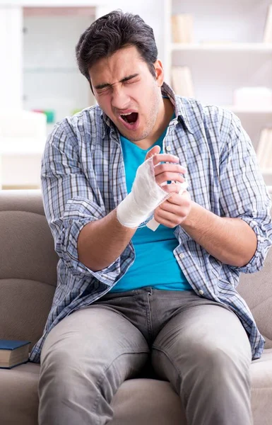 Young student man with injury at home — Stock Photo, Image