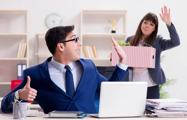 Persona licenziata dal suo lavoro — Foto Stock