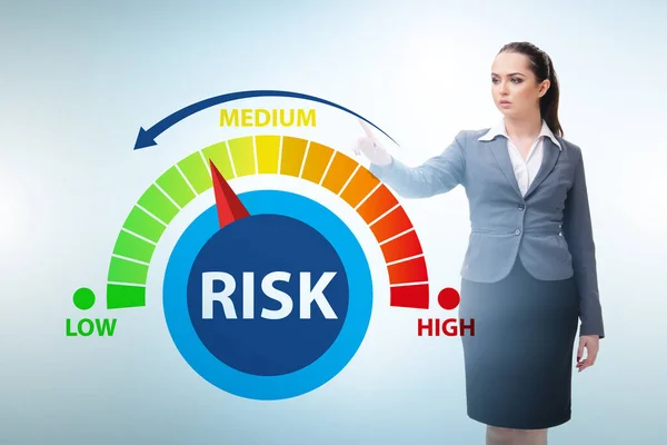 Бізнес-леді в обліку ризиків та концепції управління — стокове фото
