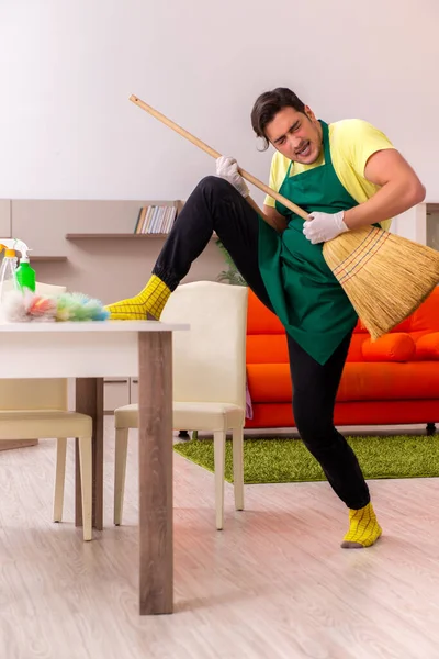 Young male contractor cleaning the house indoors — Stock Photo, Image