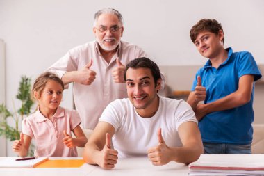 Salgın sırasında evde üç nesil