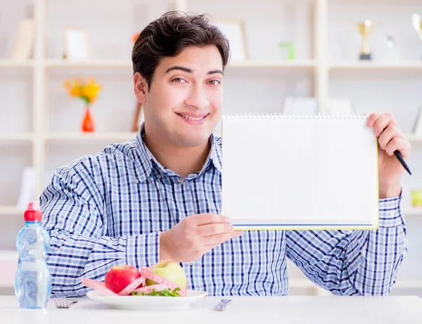 Hombre en el programa de dieta especial para bajar de peso — Foto de Stock