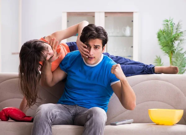 Wife unhappy that husband is watching boxing — Stock Photo, Image