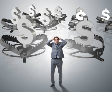 İşadamı dolar tarafından tuzağa düşürüldü.