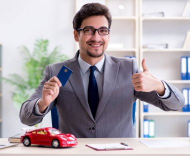 Ajan araba sigortası öneriyor.